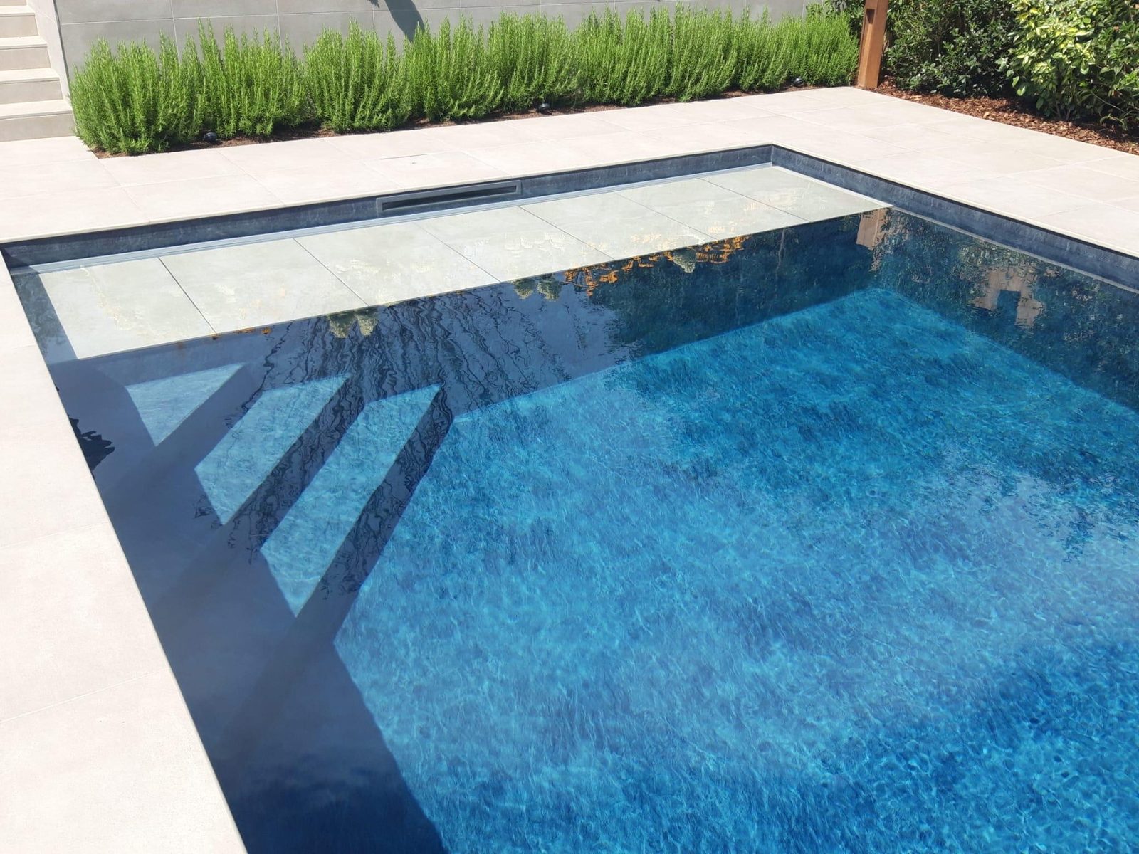 Rénovation d'une piscine en béton par Swiss Piscine